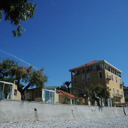 Holiday'S Beach Aparthotel Ventimiglia Eksteriør bilde