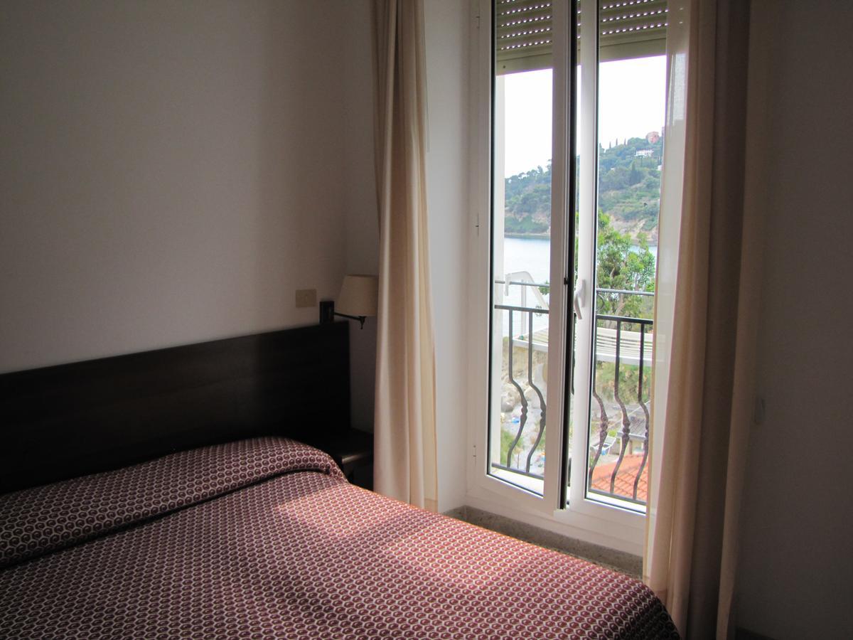 Holiday'S Beach Aparthotel Ventimiglia Eksteriør bilde
