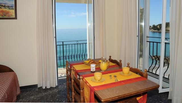 Holiday'S Beach Aparthotel Ventimiglia Eksteriør bilde