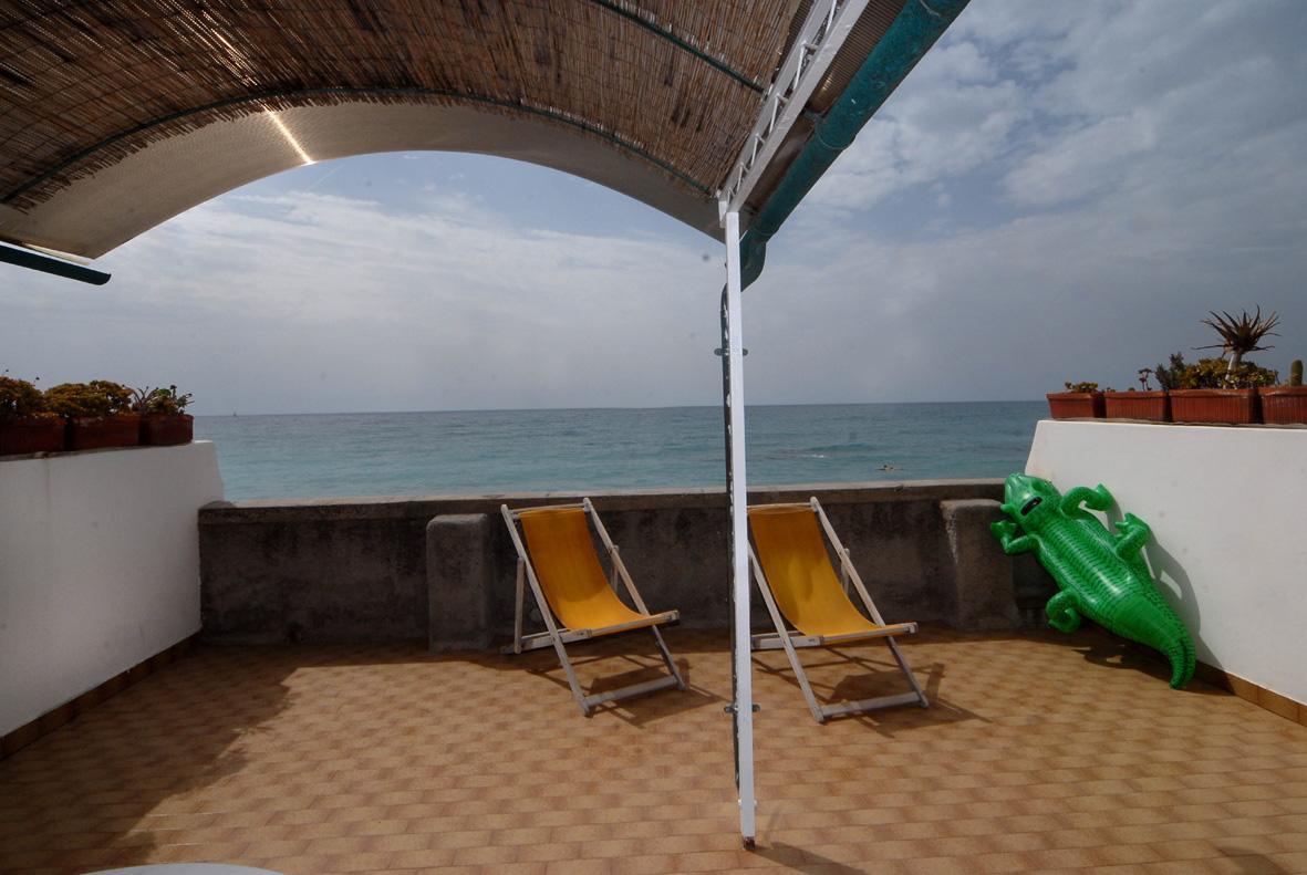 Holiday'S Beach Aparthotel Ventimiglia Eksteriør bilde