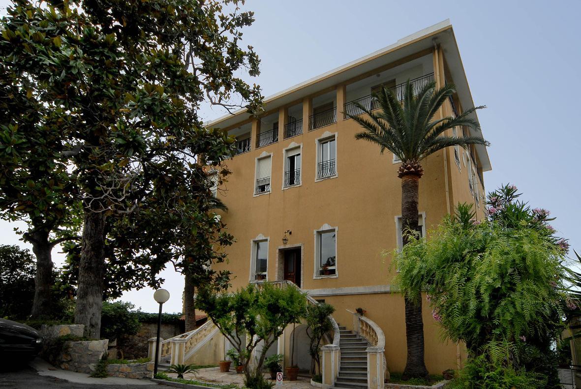 Holiday'S Beach Aparthotel Ventimiglia Eksteriør bilde