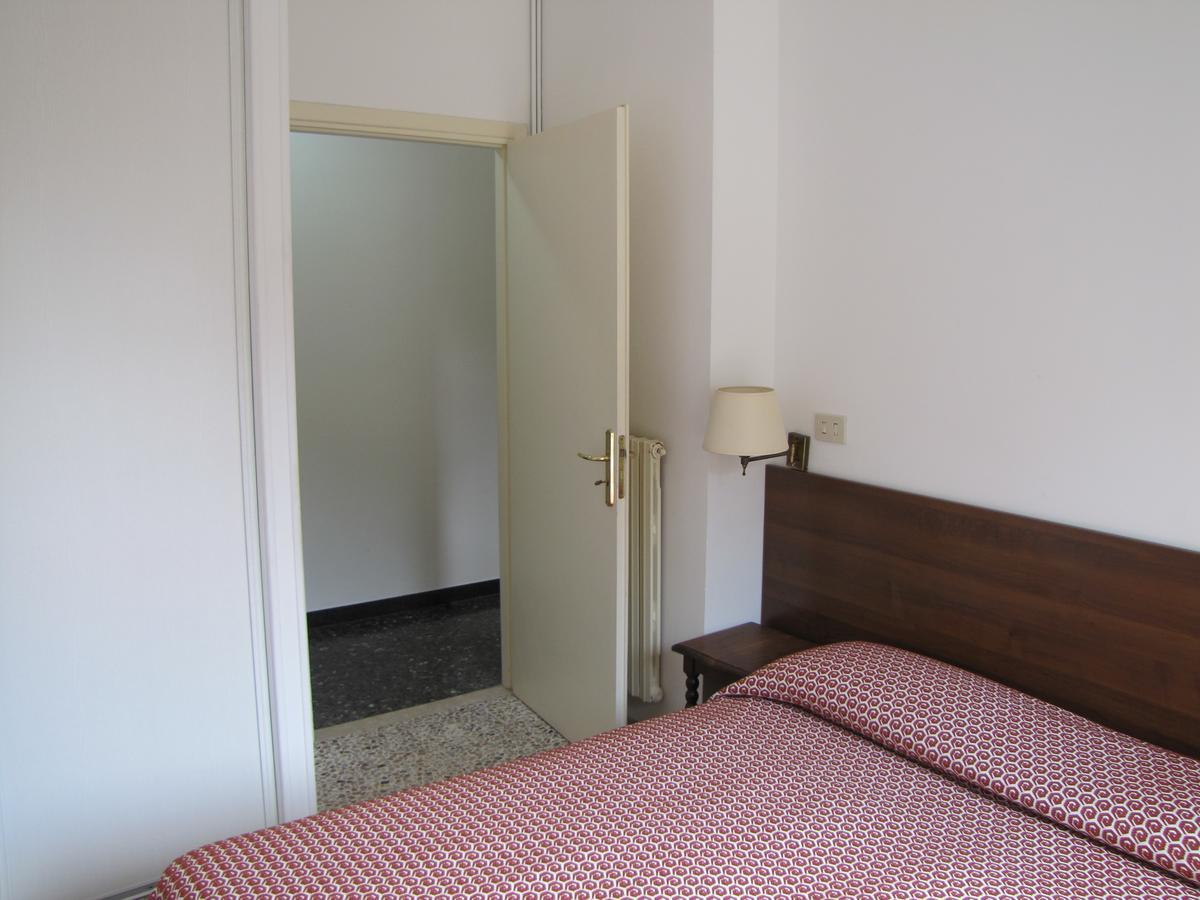 Holiday'S Beach Aparthotel Ventimiglia Eksteriør bilde