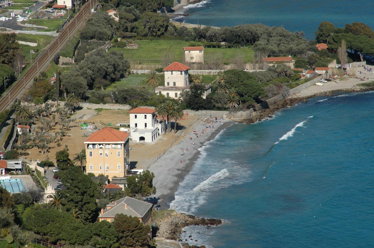 Holiday'S Beach Aparthotel Ventimiglia Eksteriør bilde