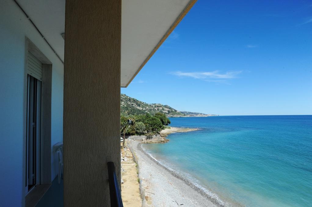 Holiday'S Beach Aparthotel Ventimiglia Eksteriør bilde